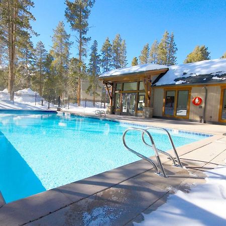 Pinecreek #E - 3 Bedroom - Pool And Hot Tub Access - Close To Town - Shuttle To Slopes 布雷肯里奇 外观 照片