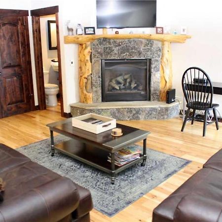 Pinecreek #E - 3 Bedroom - Pool And Hot Tub Access - Close To Town - Shuttle To Slopes 布雷肯里奇 外观 照片