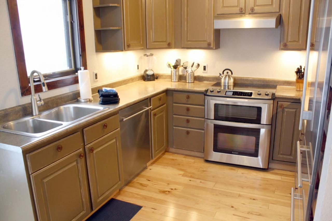 Pinecreek #E - 3 Bedroom - Pool And Hot Tub Access - Close To Town - Shuttle To Slopes 布雷肯里奇 外观 照片