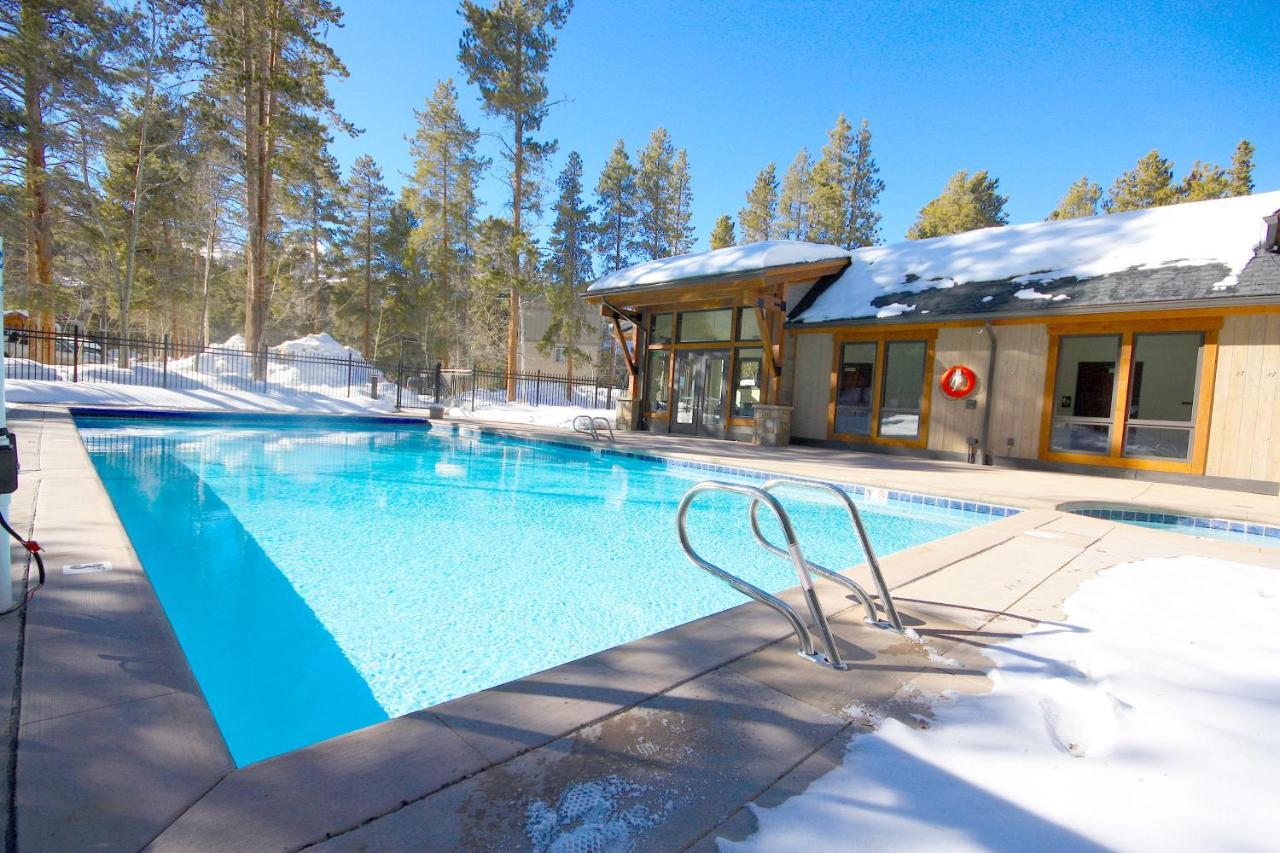 Pinecreek #E - 3 Bedroom - Pool And Hot Tub Access - Close To Town - Shuttle To Slopes 布雷肯里奇 外观 照片