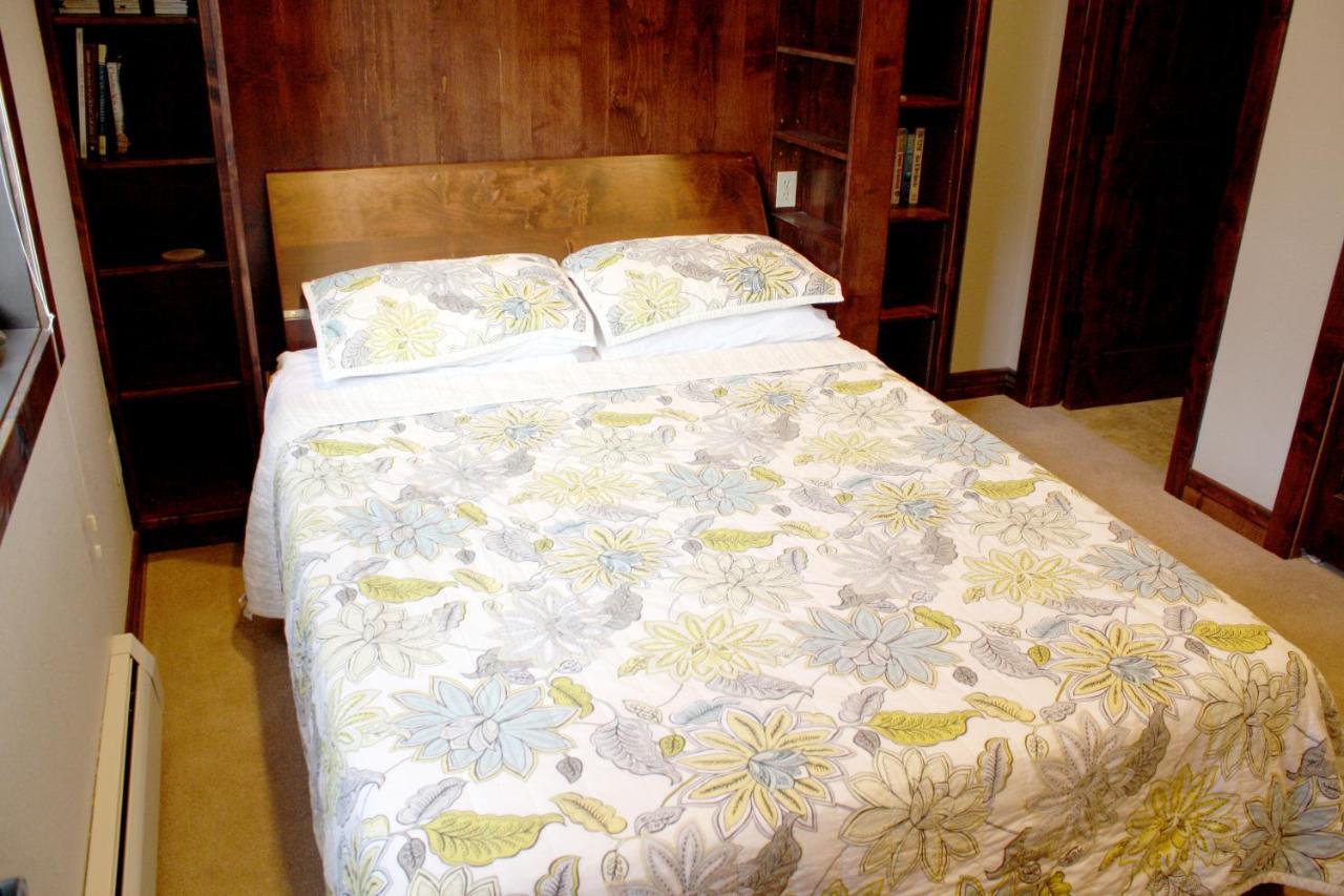 Pinecreek #E - 3 Bedroom - Pool And Hot Tub Access - Close To Town - Shuttle To Slopes 布雷肯里奇 外观 照片