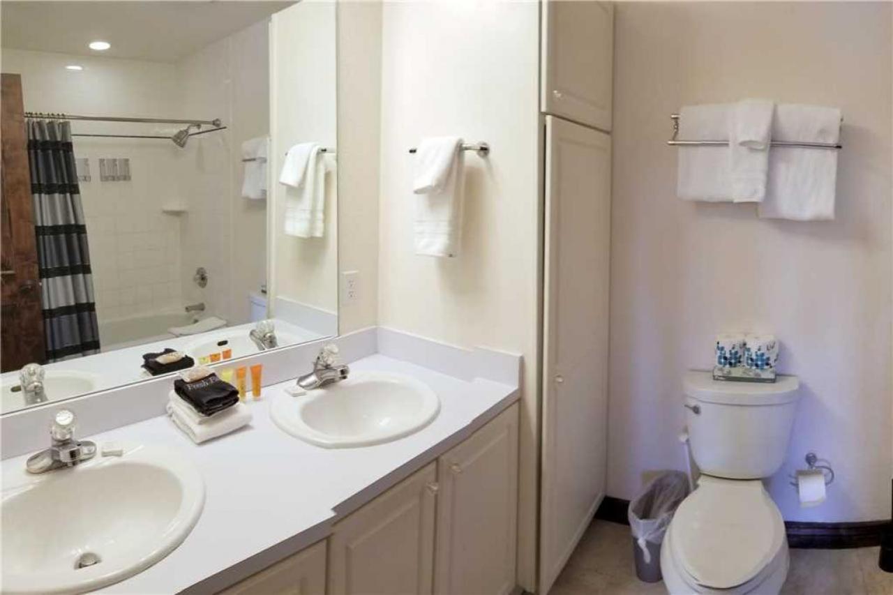 Pinecreek #E - 3 Bedroom - Pool And Hot Tub Access - Close To Town - Shuttle To Slopes 布雷肯里奇 外观 照片