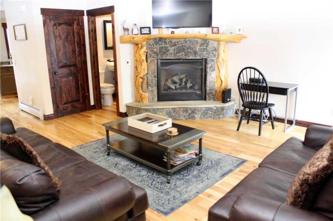 Pinecreek #E - 3 Bedroom - Pool And Hot Tub Access - Close To Town - Shuttle To Slopes 布雷肯里奇 外观 照片